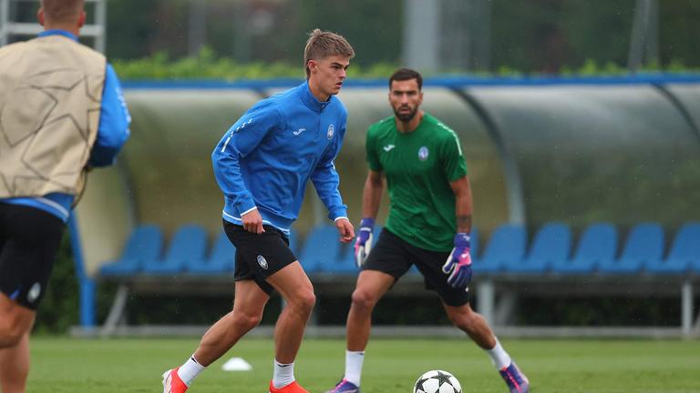 de ketelaere-during MD-1 UCL training  Atalanta vs Arsenal_0055