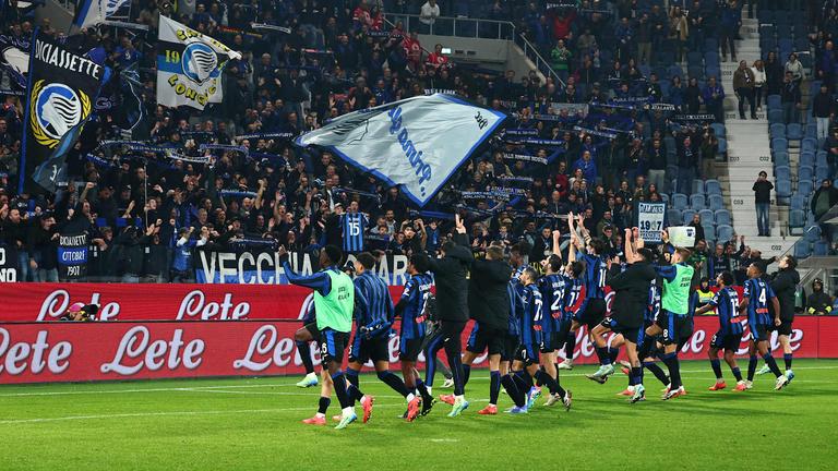 esultanza con i tifosi-Serie A Enilive 2024-25 giornata 10 Atalanta-Monza_0070