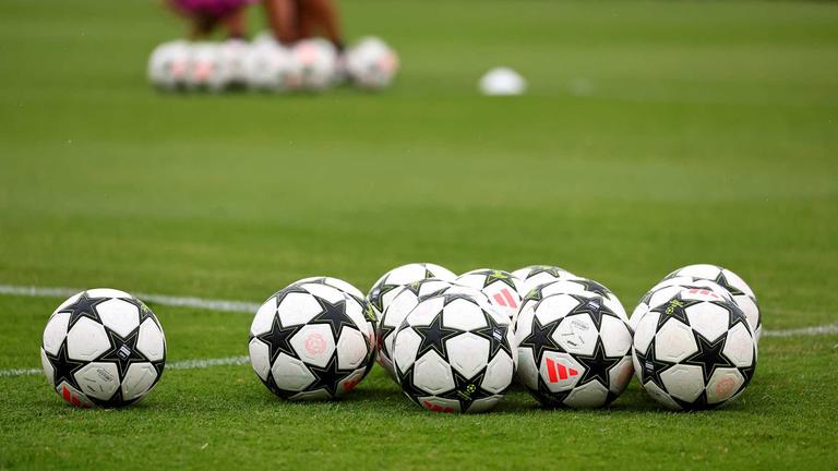 ucl official balls-during MD-1 UCL training  Atalanta vs Arsenal_0045