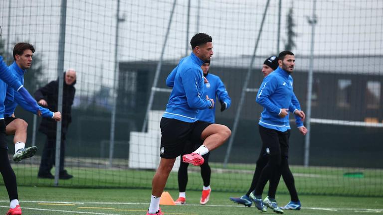 godfrey-during UCL MD5 Young Boys - Atalanta training-0018