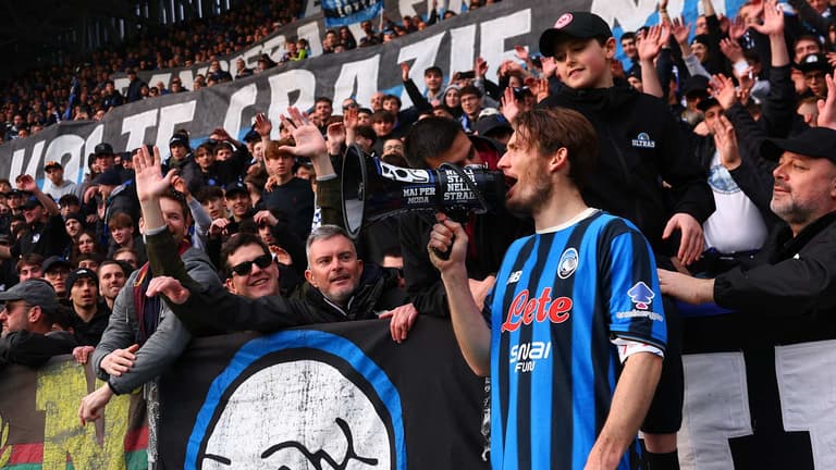 Celebrazione Marten De Roon-Serie A Enilive 25-26 Atalanta-Verona2423