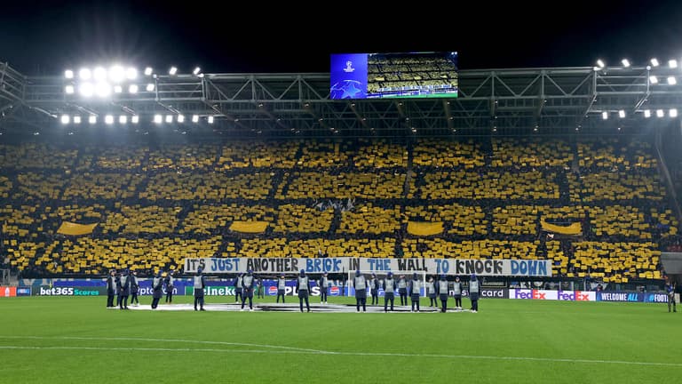 tifosi coreografia-UCL KO Play-offs Atalanta-Borussia Dortmund-0101