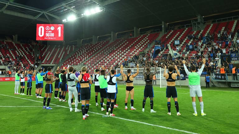 saluto ai tifosi-Playoff UECL Hapoel Tel-Aviv vs Atalanta-0055