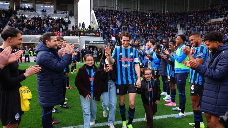 Celebrazione Marten De Roon-Serie A Enilive 25-26 Atalanta-Verona2404