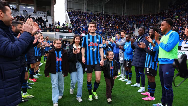 Celebrazione Marten De Roon-Serie A Enilive 25-26 Atalanta-Verona2403