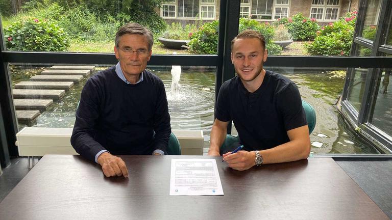 La firma sul contratto che lega Teun Koopmeiners all’Atalanta
