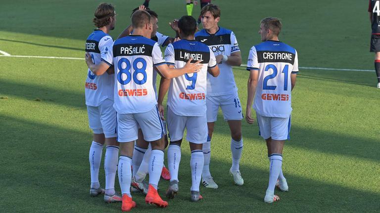 Cagliari-Atalanta, esultanza di gruppo