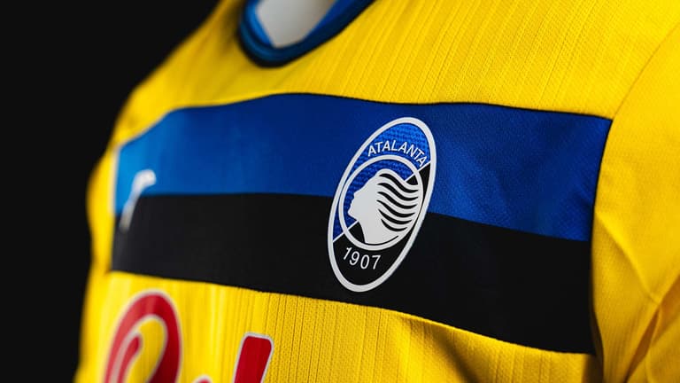 Terza maglia 2024/25 | Primo piano logo Atalanta