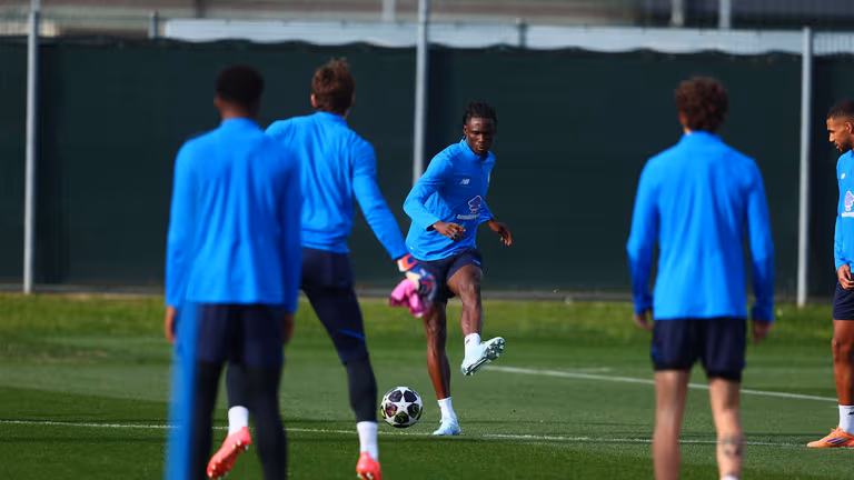 TRAINING-UCL R16  Training-0377