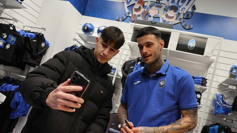 Gianluca Scamacca Meet&Greet presso Atalanta Store Bergamo Centro-0057