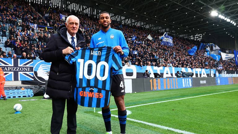 Premiazione hien isak-Serie A Enilive 25-26 Atalanta-Verona2398+