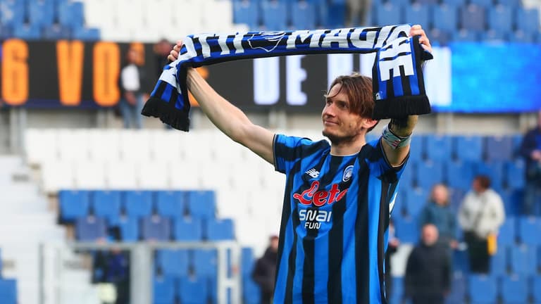 Celebrazione Marten De Roon-Serie A Enilive 25-26 Atalanta-Verona2445