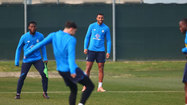 hien isak-UCL KO Play-offs Training-0305