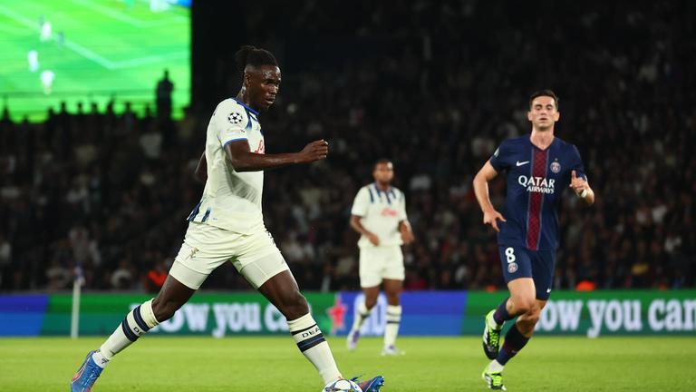 UEFA Champions League Phase Paris Saint-Germain - Atalanta kossounou odilon_0016