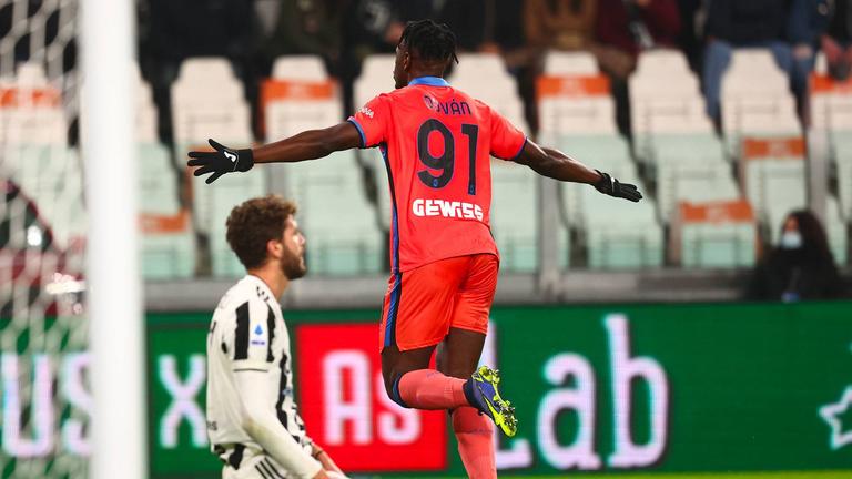 Juve-Atalanta, Zapata esulta dopo la rete del vantaggio