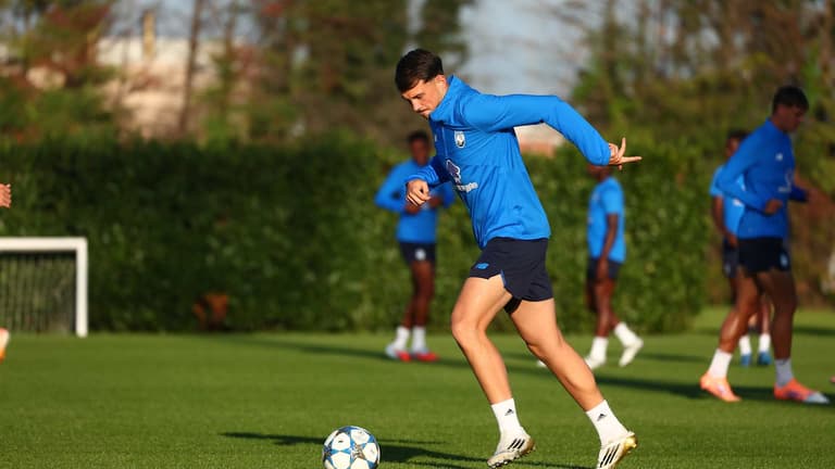 samardzic lazar-UCL League Phase MD2 Training0313