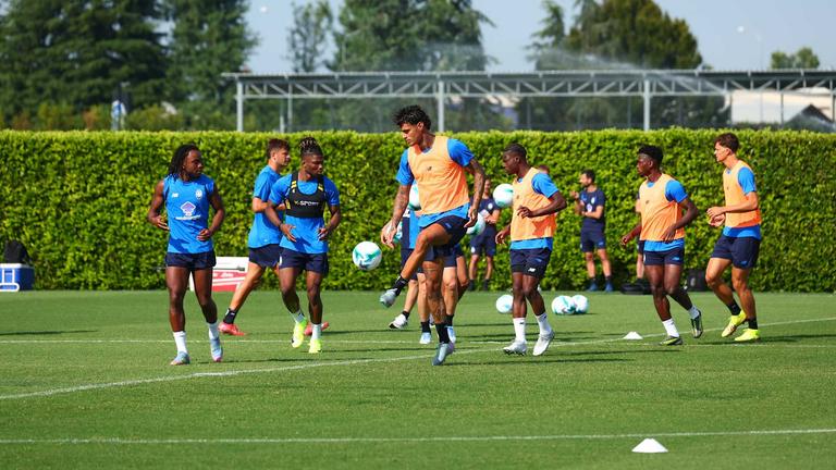 preseason-2025-2026-zingonia-1° allenamento-gruppo-scamacca