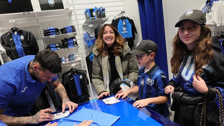 Gianluca Scamacca Meet&Greet presso Atalanta Store Bergamo Centro-0060