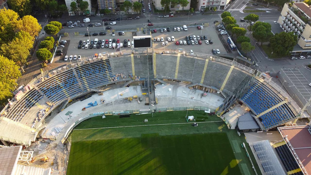 Curva Sud Morosini: la posa dei seggiolini