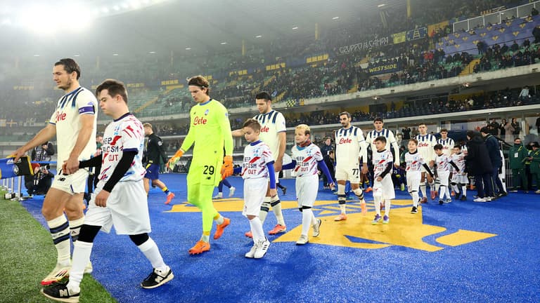 ingresso squadre-Serie A Enilive 25-26 Verona-Atalanta-0046