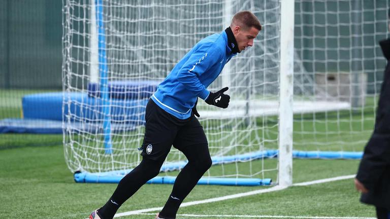 pasalic-during UCL MD5 Young Boys - Atalanta training-0033