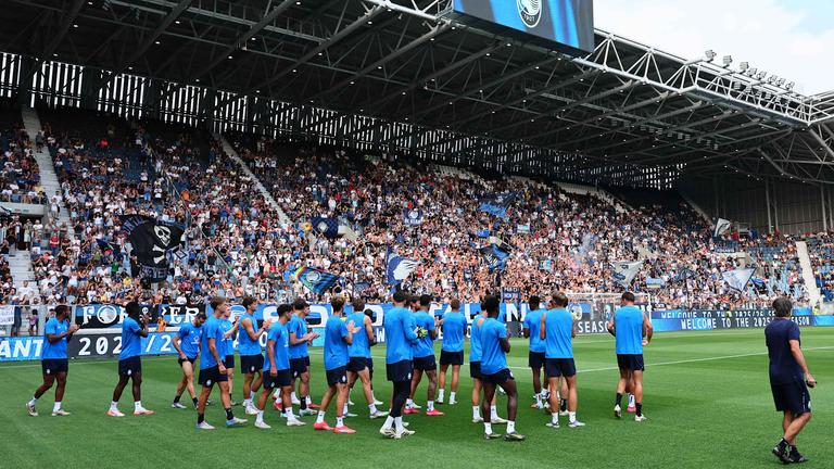 Allenamento allo stadio di Bergamo -ingresso squadra239
