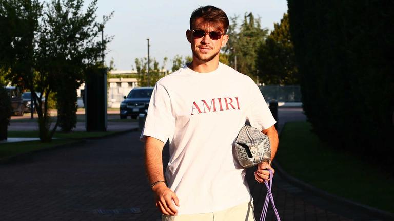 Preseason 2025/26 - L'arrivo a Zingonia di Lazar Samardžić