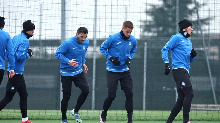 pasalic-during UCL MD5 Young Boys - Atalanta training-0028