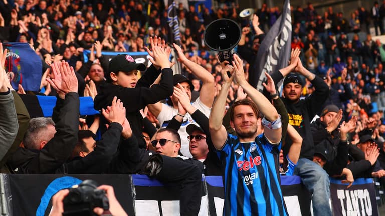 Celebrazione Marten De Roon-Serie A Enilive 25-26 Atalanta-Verona2441