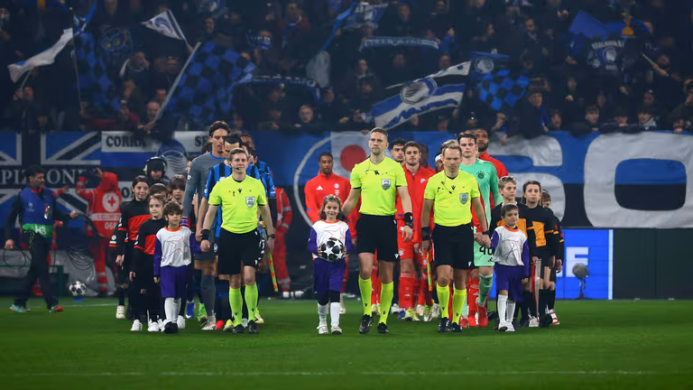 ingresso squadre-UCL R16 1st leg Atalanta-Bayern Munchen-0754