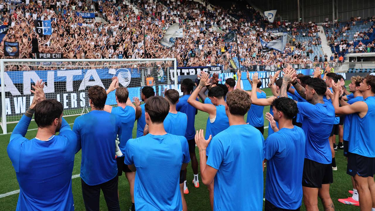 Allenamento allo stadio e saluto ai tifosi