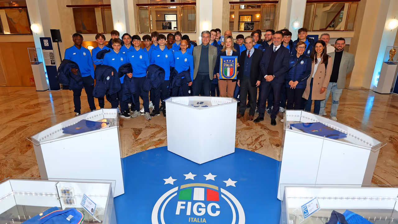 Inaugurata al Teatro Donizetti la mostra "Sfumature di Azzurro"