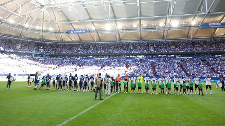 Squadre schierate a centrocampo | Partita amichevole Schalke 04-Atalanta | Gelsenkirchen Veltis Arena 08-08-2026