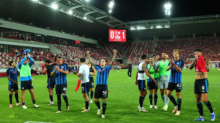 saluto ai tifosi-Playoff UECL Hapoel Tel-Aviv vs Atalanta-0052