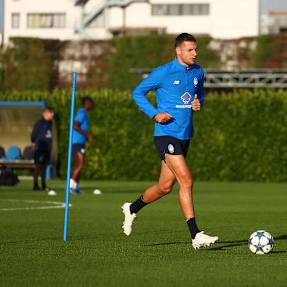 djimsiti berat-UCL League Phase MD2 Training0300