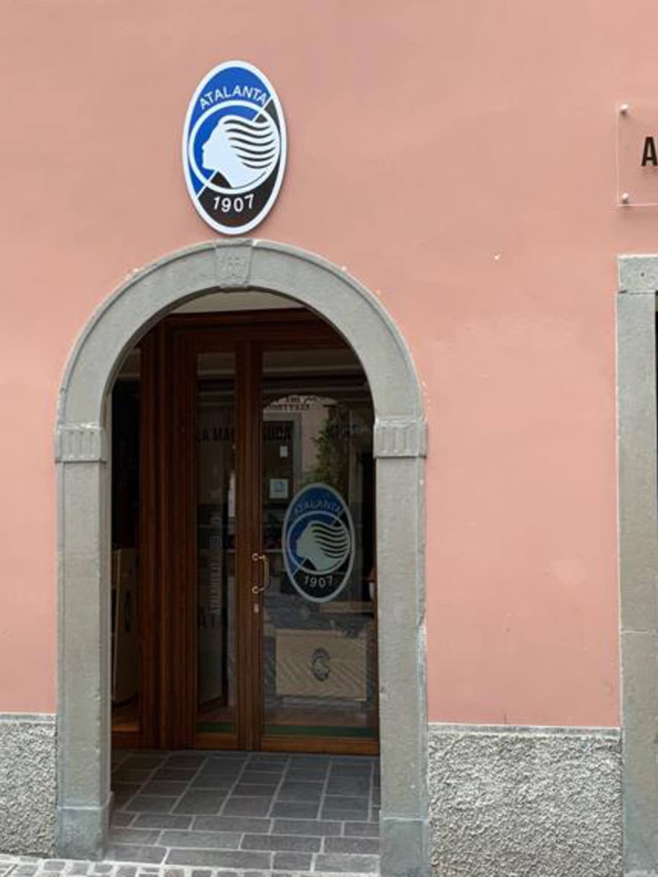 Due Temporary Atalanta Store a Clusone