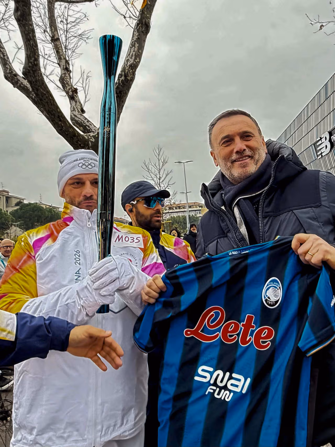 La fiamma olimpica alla New Balance Arena