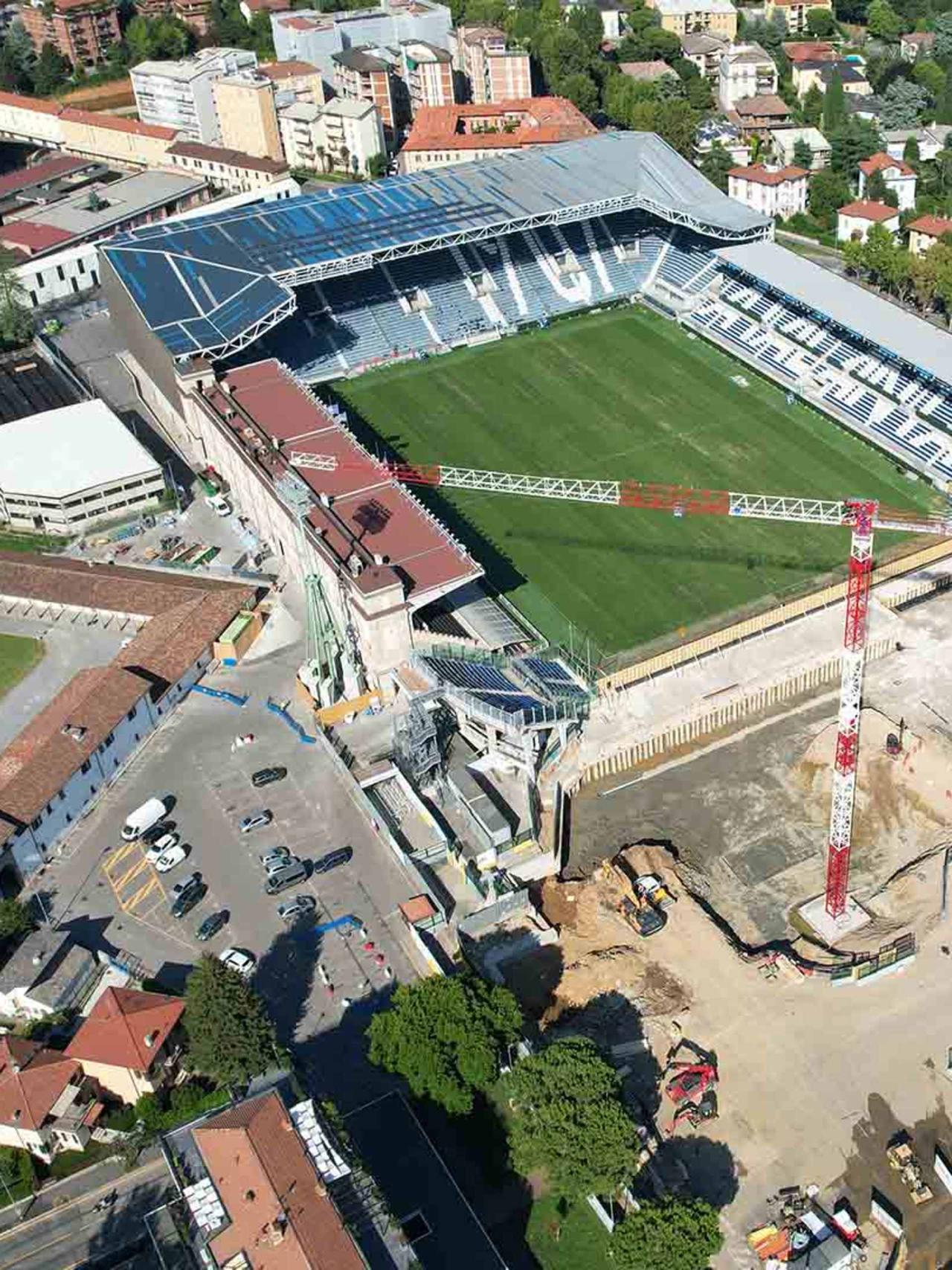Completata la 1ª fase degli scavi, iniziato montaggio maxischermo