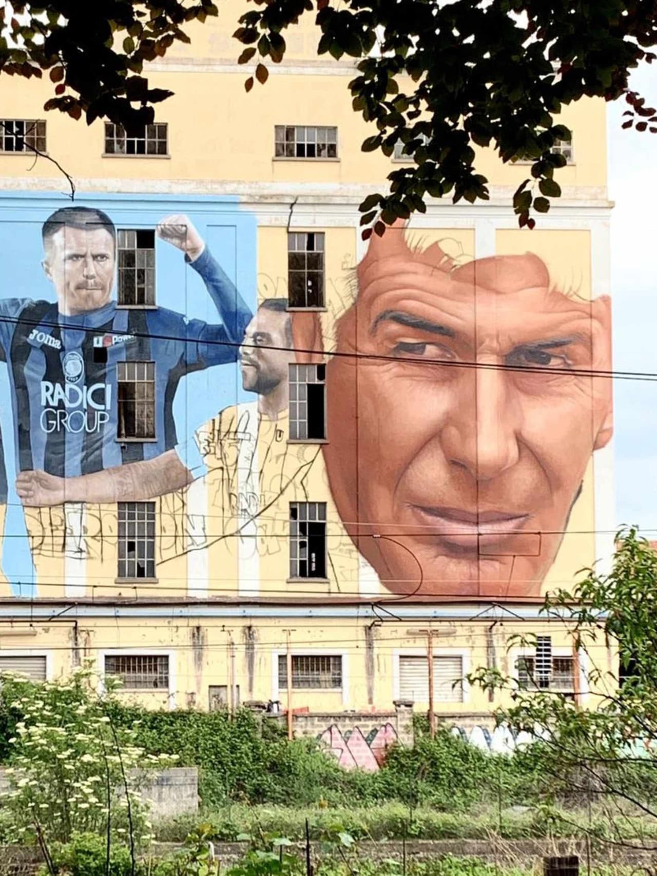Sempre più definito il murales della Lega