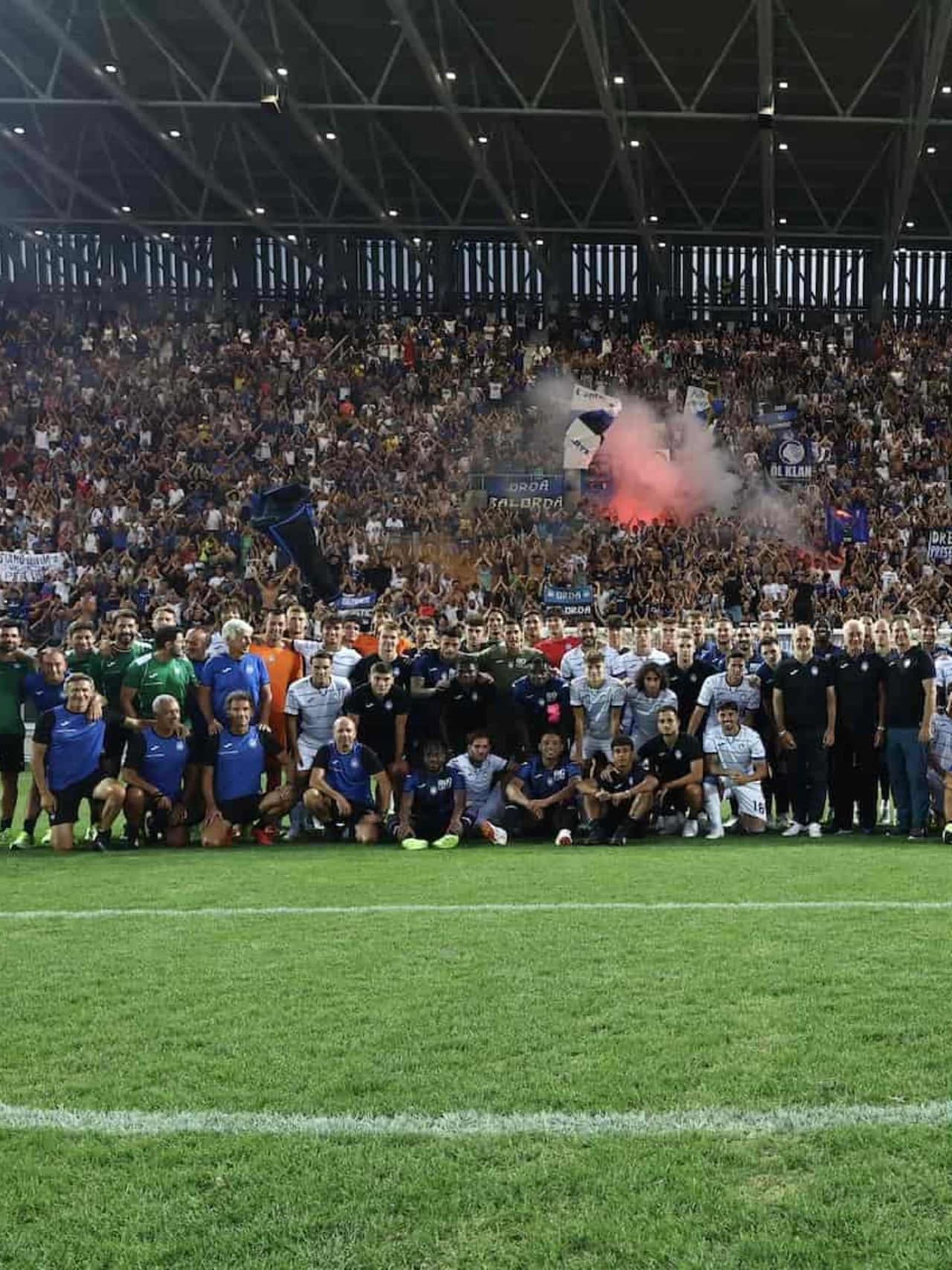 Al Gewiss Stadium il saluto della squadra ai tifosi
