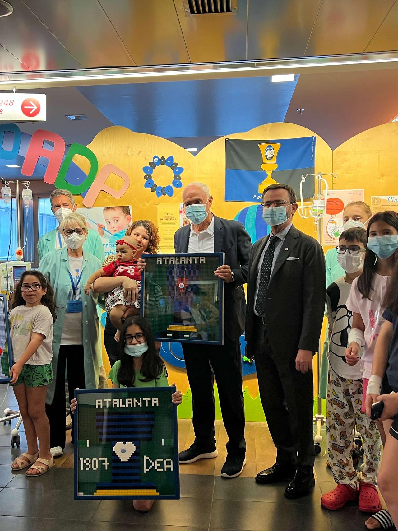 Il Presidente Percassi visita i reparti pediatrici del Giovanni XXIII