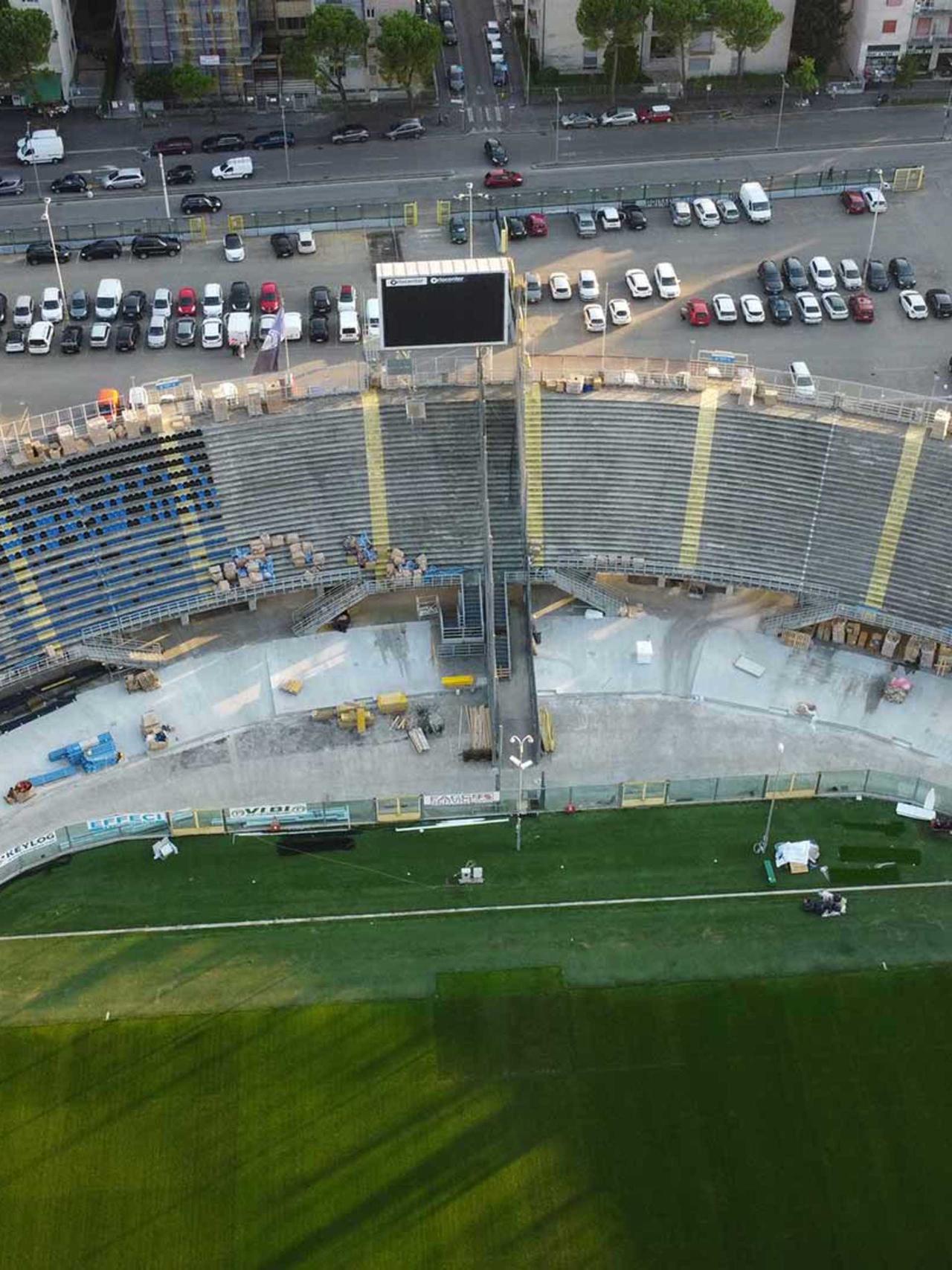 Curva Sud Morosini: la posa dei seggiolini