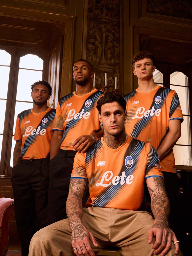 Éderson, Hien, Scalvini e Scamacca indossano il Third Kit New Balance 2025/26