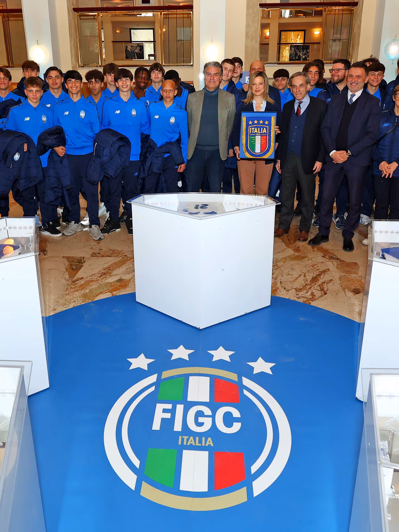 Inaugurata al Teatro Donizetti la mostra "Sfumature di Azzurro"