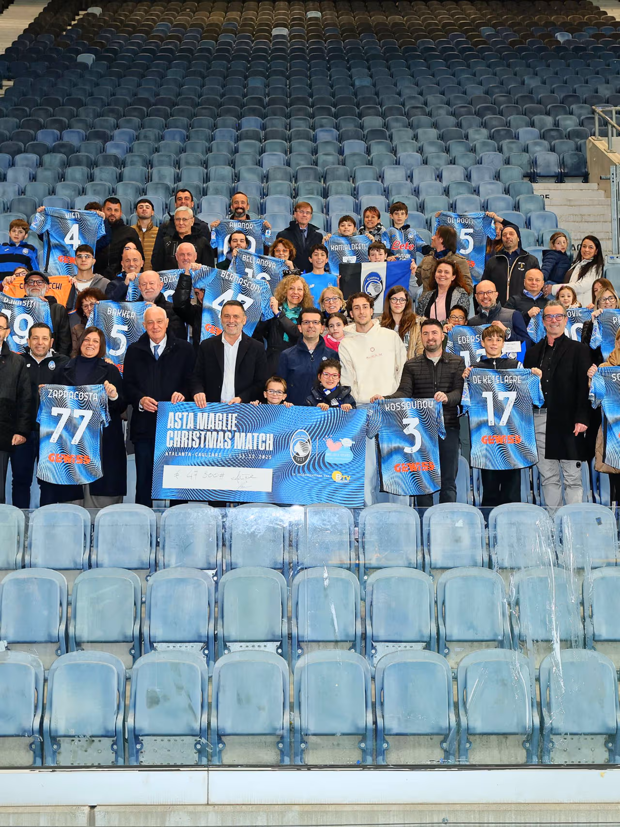 Christmas Match 2025, consegnate le maglie e la beneficenza 