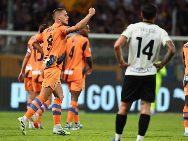 Un altro palo, tante palle-gol ma al Tardini finisce 1-1