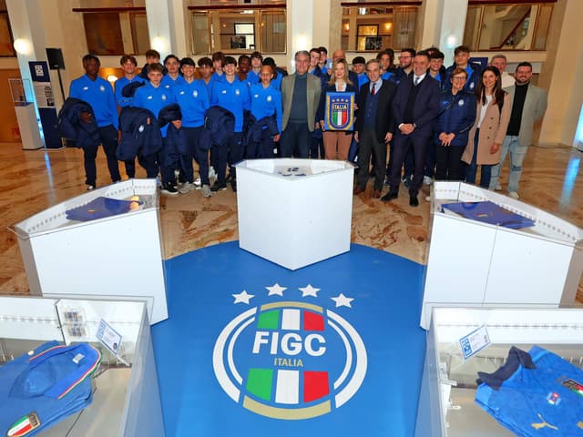 Inaugurata al Teatro Donizetti la mostra "Sfumature di Azzurro"