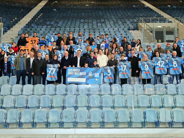 Christmas Match 2025, consegnate le maglie e la beneficenza 
