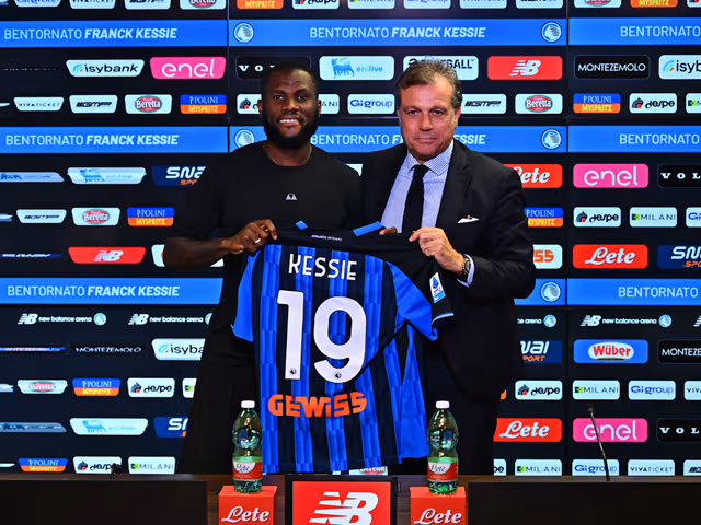 La presentazione ufficiale di Franck Kessie